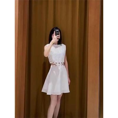 法单S家 法式度假风时髦精镂空压褶露腰无袖圆领荷叶边连衣裙