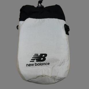 New Balance 字母印花可调节肩带织物单肩斜挎包 LAB13648-RSI