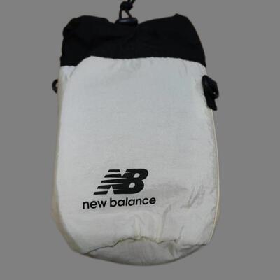 New Balance 字母印花可调节肩带织物单肩斜挎包  LAB13648-RSI