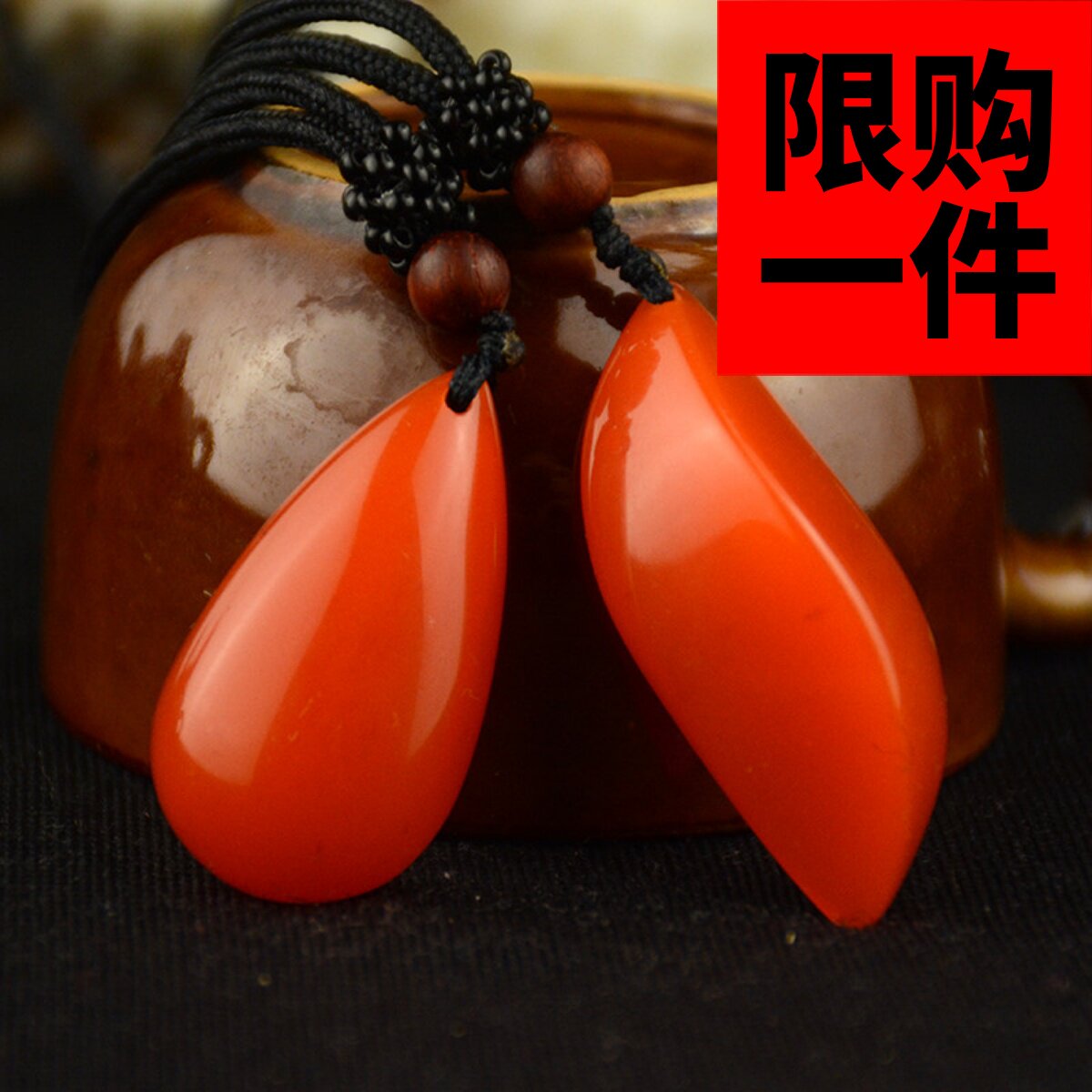 水滴吊坠女款金枝玉叶搭配鸡血石