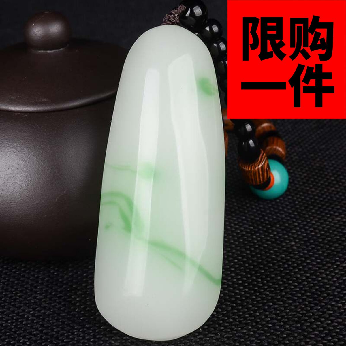 天然新疆和田玉青花青花玉手抓件
