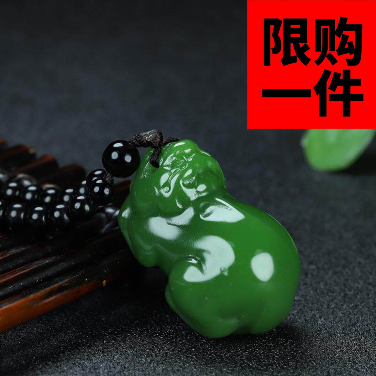 和田玉碧玉貔貅手把件新疆玉菠菜绿招财皮丘手玩件原石瑞兽玉挂件