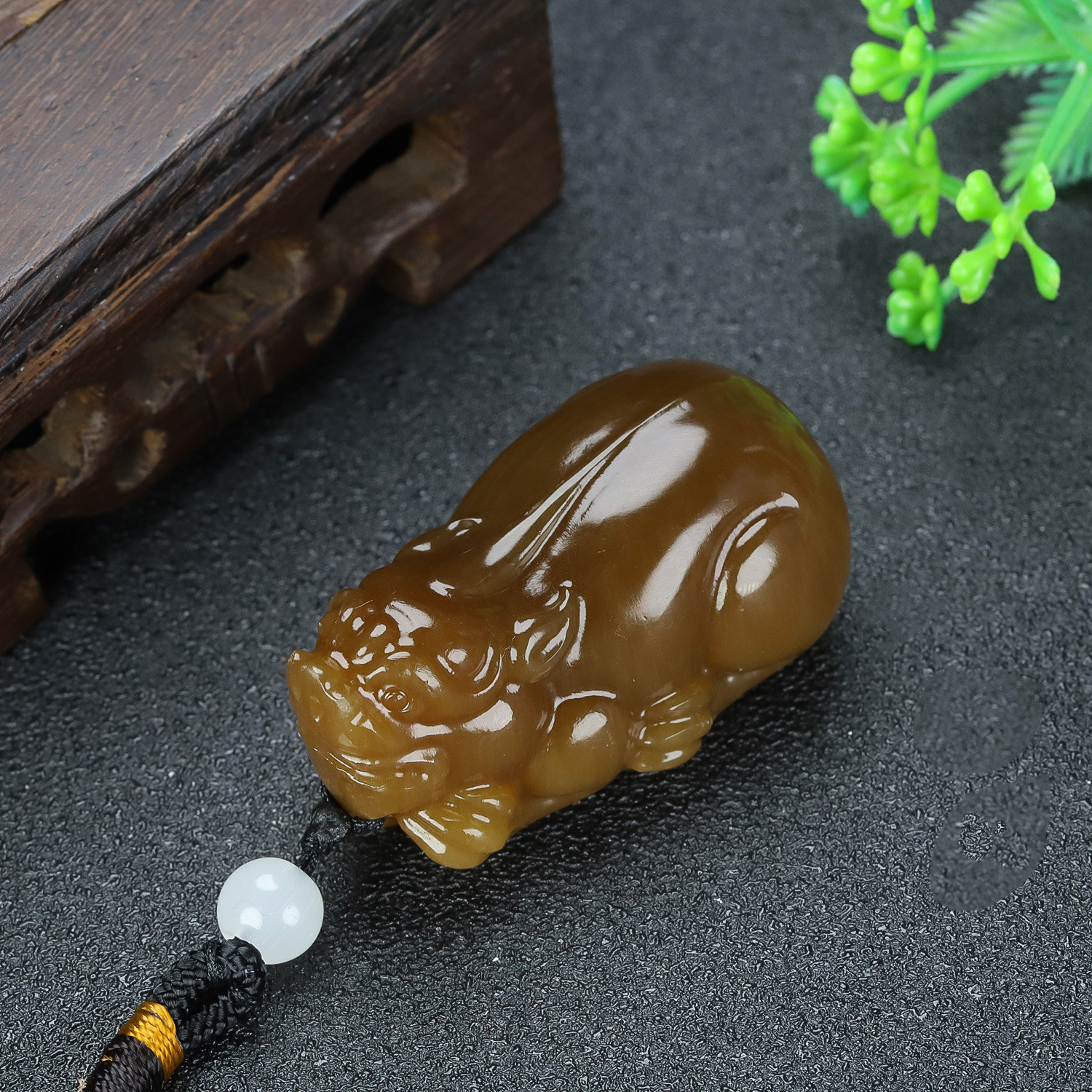 新疆和田玉糖玉貔貅把件且末糖料招财貔貅手把件玉石瑞兽把玩件