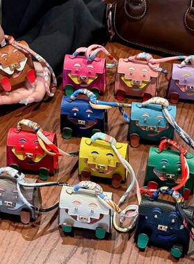 适用H家娃娃同款mini包包挂件可爱小怪兽耳机包汽车钥匙扣车吊饰