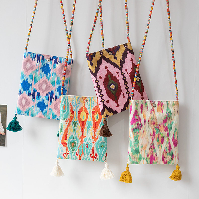 2025春夏季新款新疆民族风文艺国风手机包个性手工小众斜挎小布包