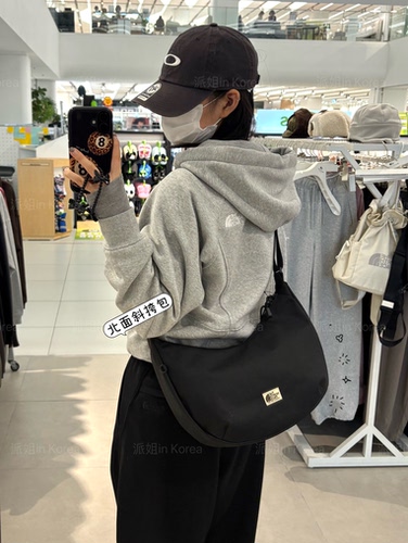 派姐inKorea北面白标25新休闲单肩斜挎葫芦包饺子包女NN2PR54