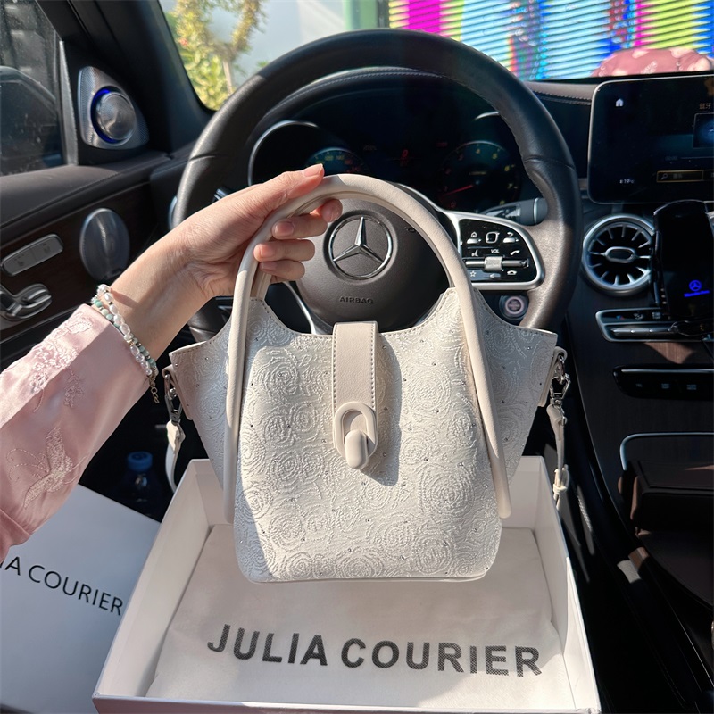 JULIACOURIER绣花菜篮子包折扣