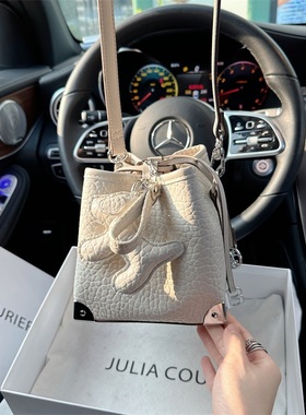 JULIA COURIER小众设计荔枝纹水桶包包女2025新款百搭单肩斜挎包