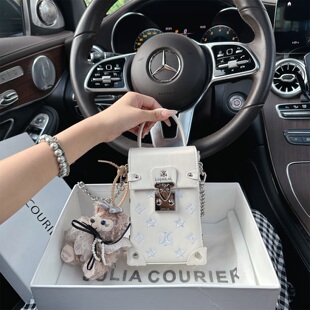 JULIA COURIER女包高级感磨砂手机包包女新款单肩斜挎刺绣小方包