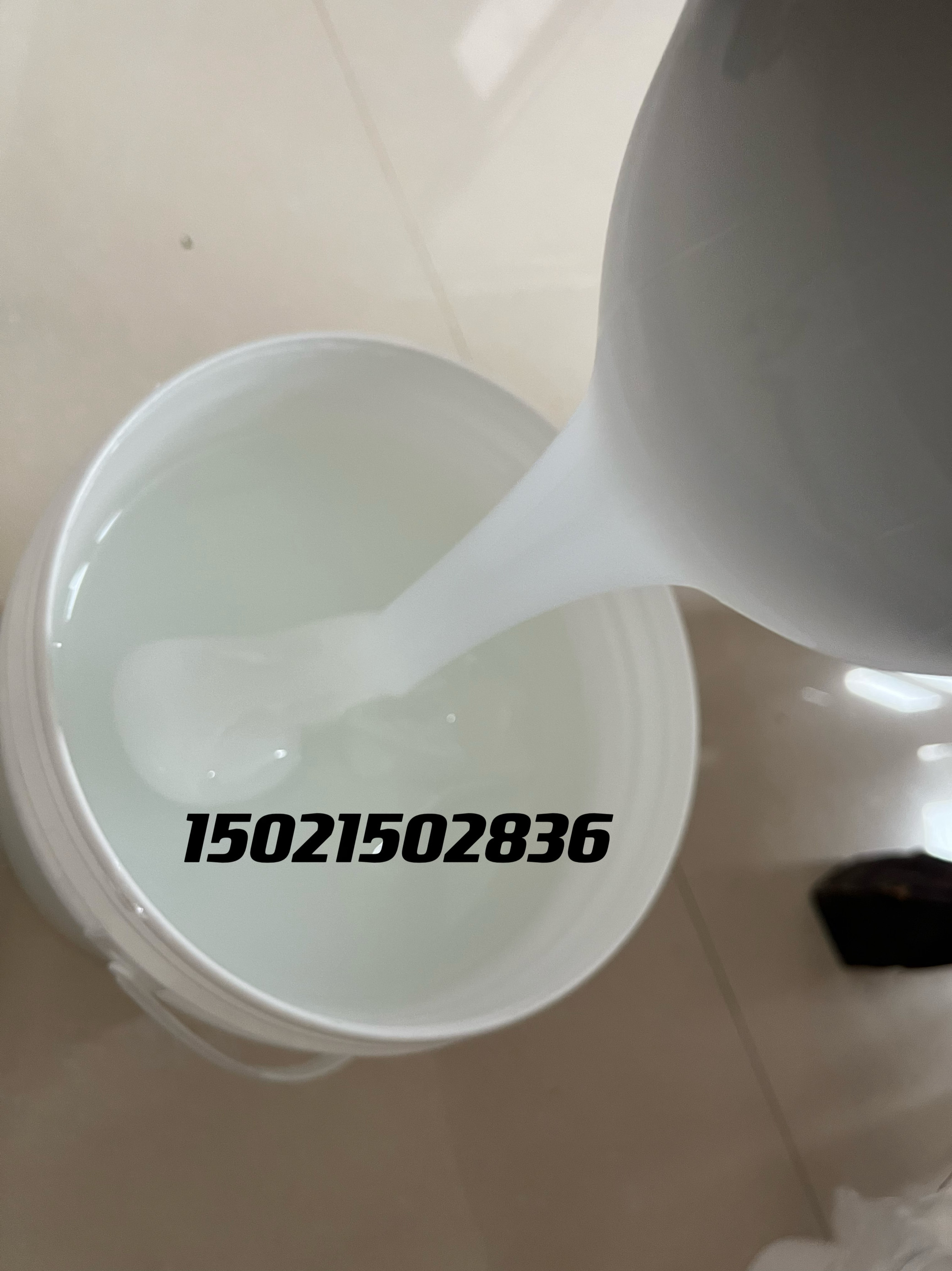 贴标机胶水标签胶纸胶玻璃铁铝罐塑料瓶贴标胶快干水溶透明白乳胶