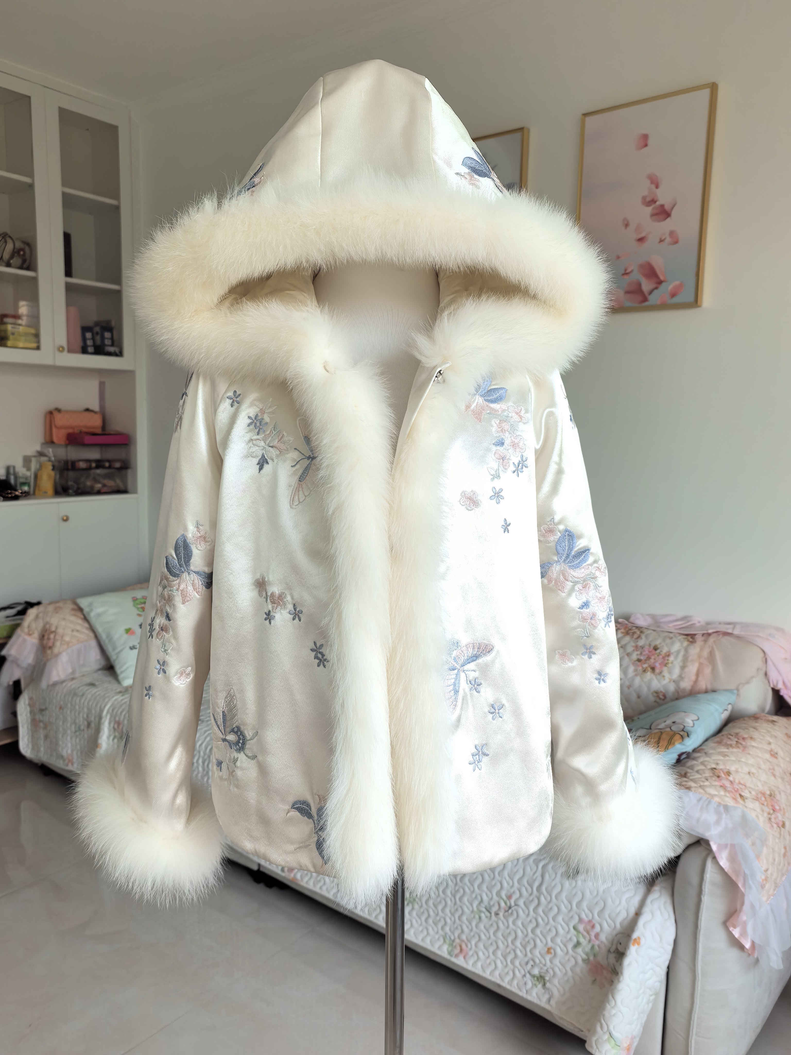 冬季淑女连帽修身羽绒服短款加绒棉袄显瘦外套狐狸毛中国风绣花女