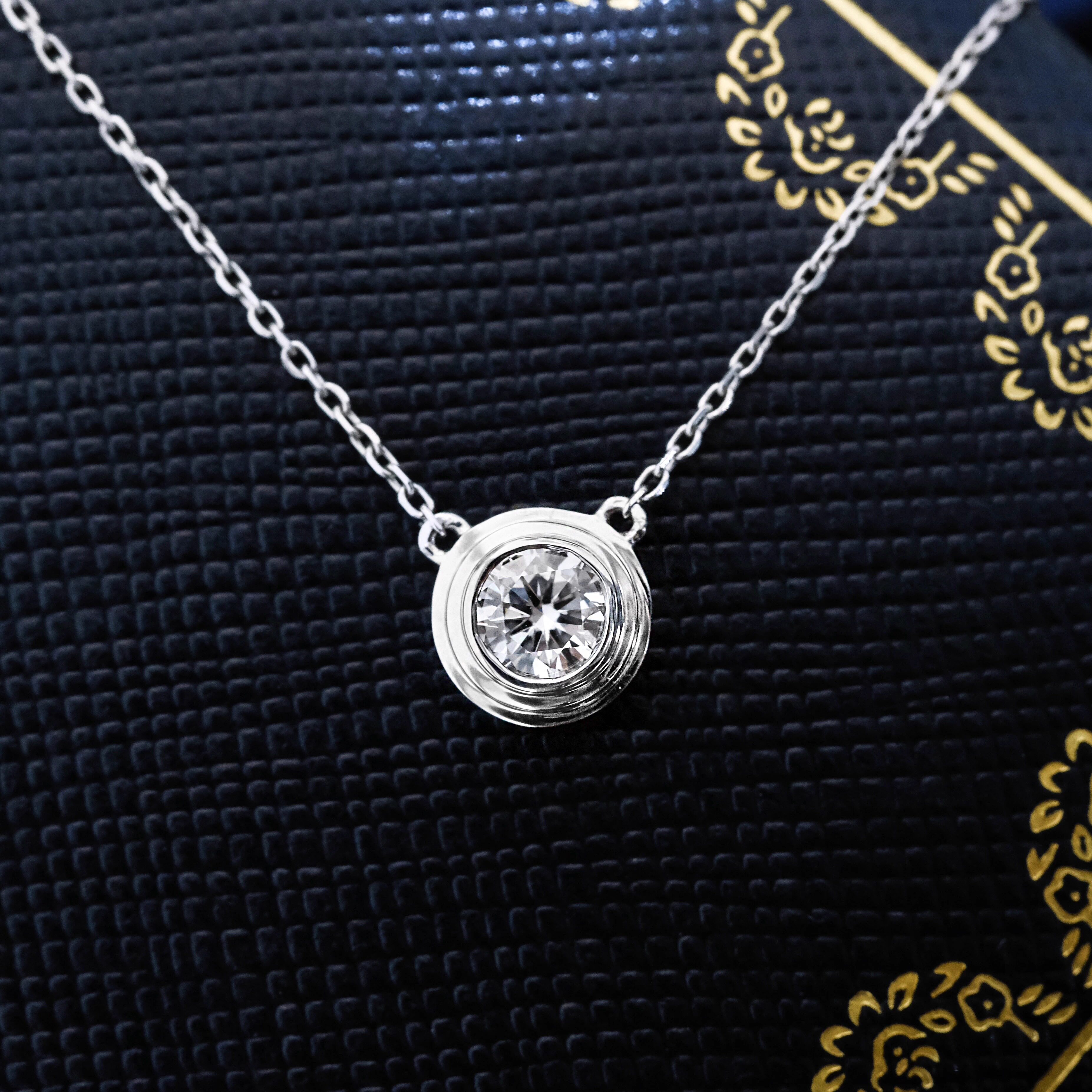 飞碟项链培育钻18k黄金人工钻火彩钻石形牛头项链女款精致锁骨链