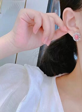 四月的格蕾丝 海螺珠耳钉碎钻细闪氛围感精致女士百搭设计礼物