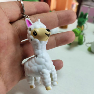 小绵羊LED发光发声钥匙扣羊驼挂件创意礼品小白羊动物卡通钥匙