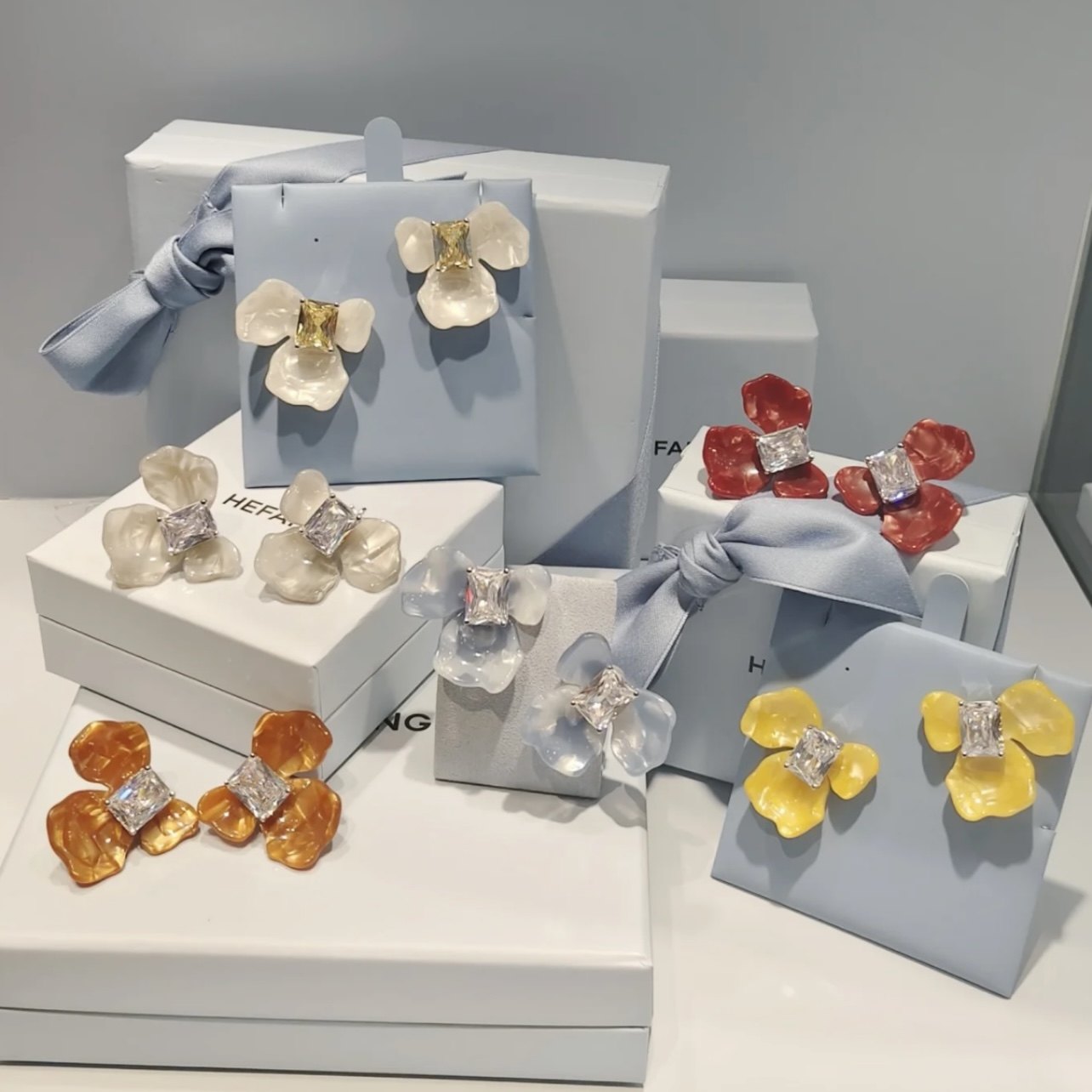 【李沁同款】HF何家白鸢尾方糖耳环无耳洞耳夹度假花朵多巴胺耳饰,饰品/流行首饰/时尚饰品新,耳环,淘宝优惠券,粉丝福利购,淘宝优惠卷