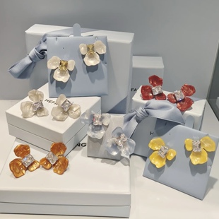 【李沁同款】HF何家白鸢尾方糖耳环无耳洞耳夹度假花朵多巴胺耳饰