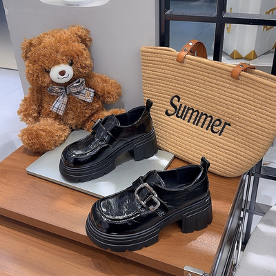 学院风皮带扣乐福鞋女2025冬季新款厚底漆皮小皮鞋百搭通勤单鞋子