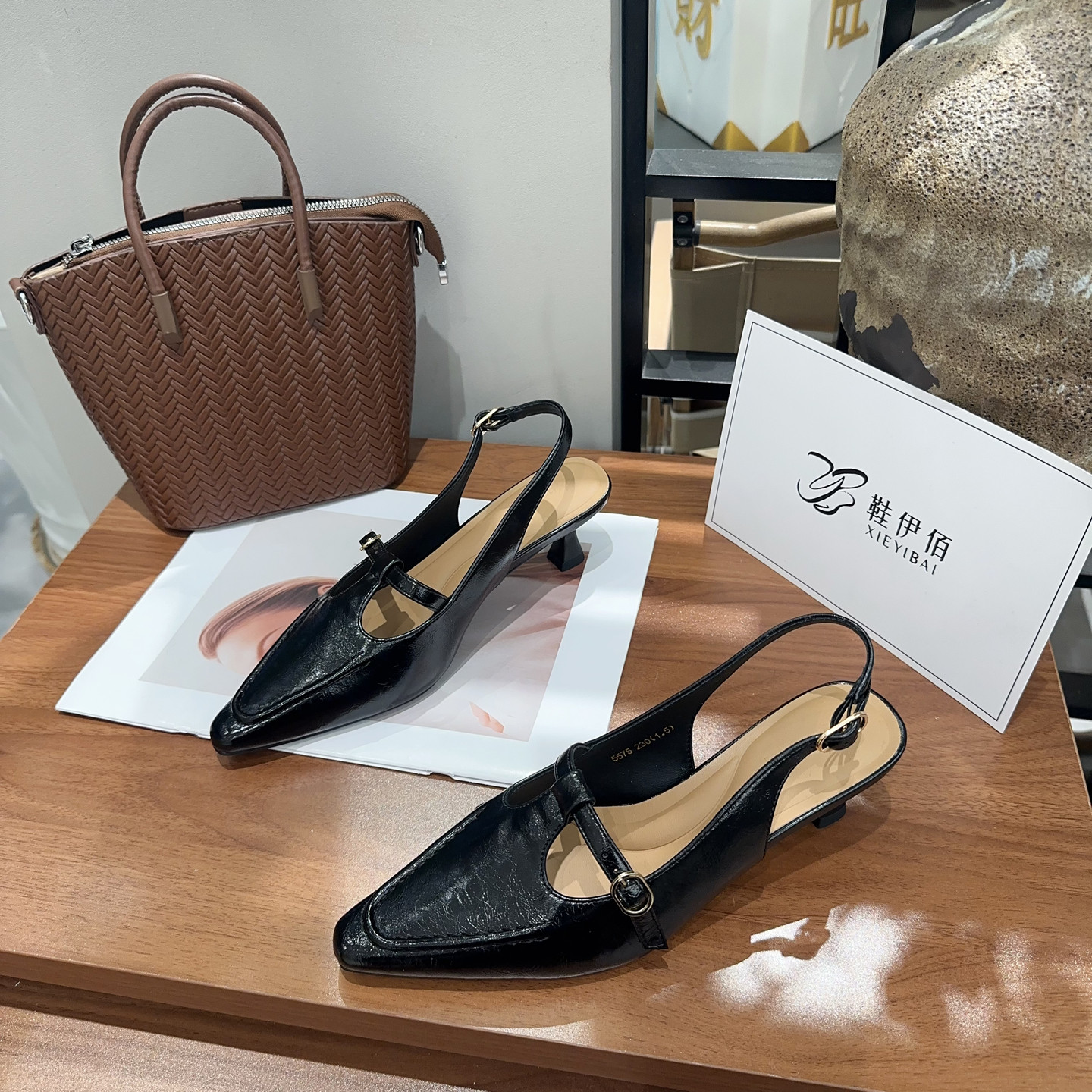 法式名媛白色高跟鞋女后绊带软皮包头凉鞋细跟性感低跟气质单鞋潮