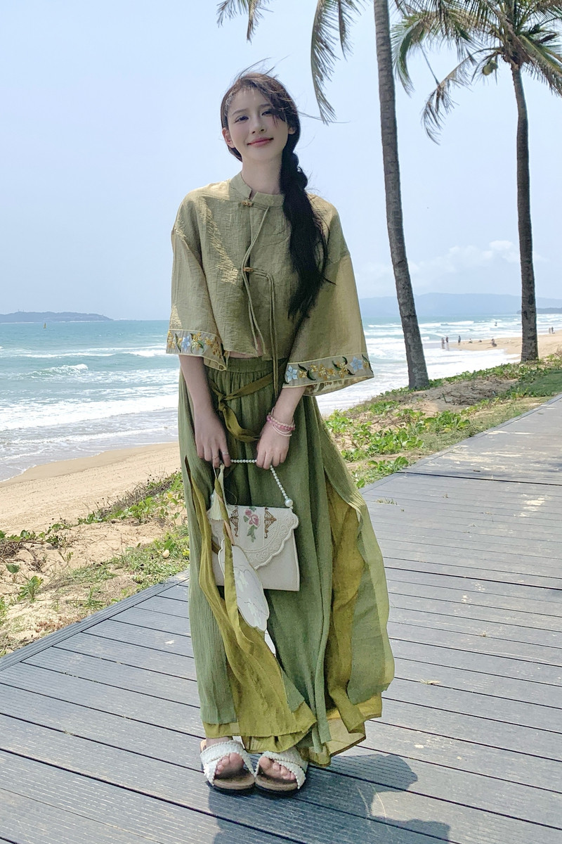 【预售】新中式国风时髦刺绣上衣套装女夏2025年新款设计感高腰裙裤两件套,女装套装/套裙,2C028