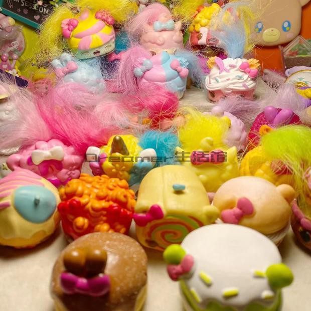 【Dreamer】正版散货食玩唇膏眼影毛毛套有香味小公仔,模玩/动漫/周边/娃圈三坑/桌游,盒蛋/扭蛋/联名摆件,淘宝优惠券,粉丝福利购,淘宝优惠卷