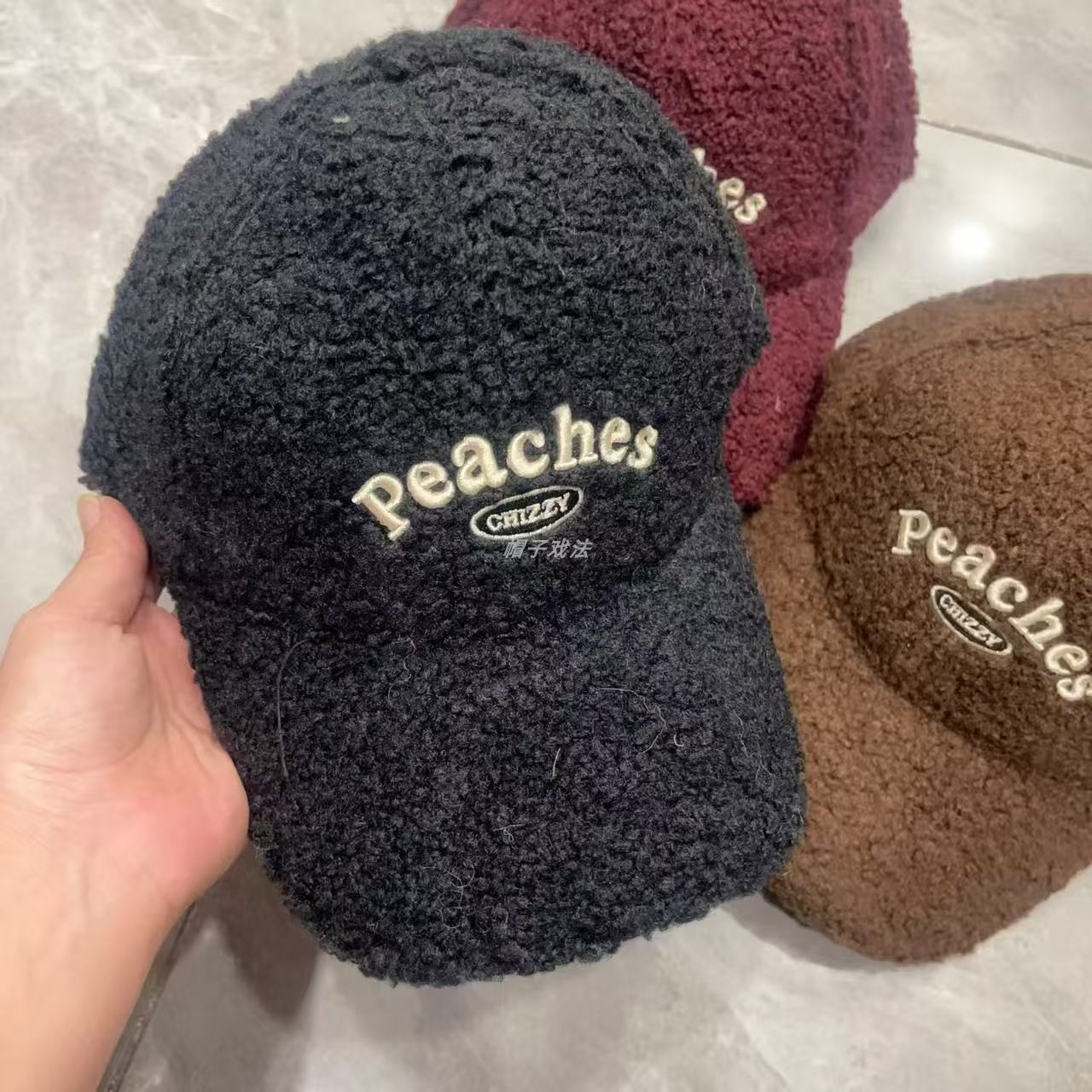 弯檐羊羔绒刺绣字母加厚保暖秋冬季毛绒韩版显瘦女百搭硬顶棒球帽