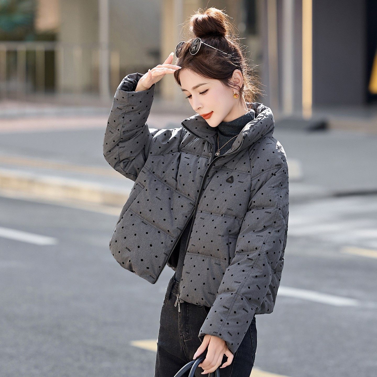 短款波点羽绒服女士2025冬装新款小个子气质好看独特漂亮保暖外套,女装/女士精品,羽绒服,淘宝优惠券,粉丝福利购,淘宝优惠卷
