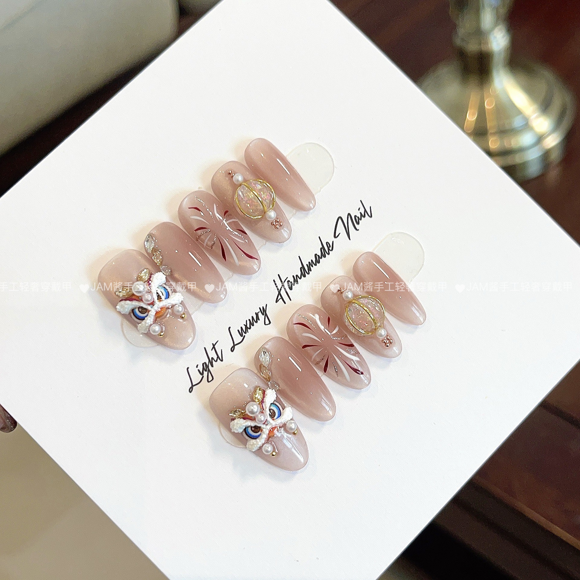 粉灯笼 新年新款纯手工穿戴甲中长款烟花醒狮猫眼美甲贴片高级感,彩妆/香水/美妆工具,穿戴甲/甲片,淘宝优惠券,粉丝福利购,淘宝优惠卷