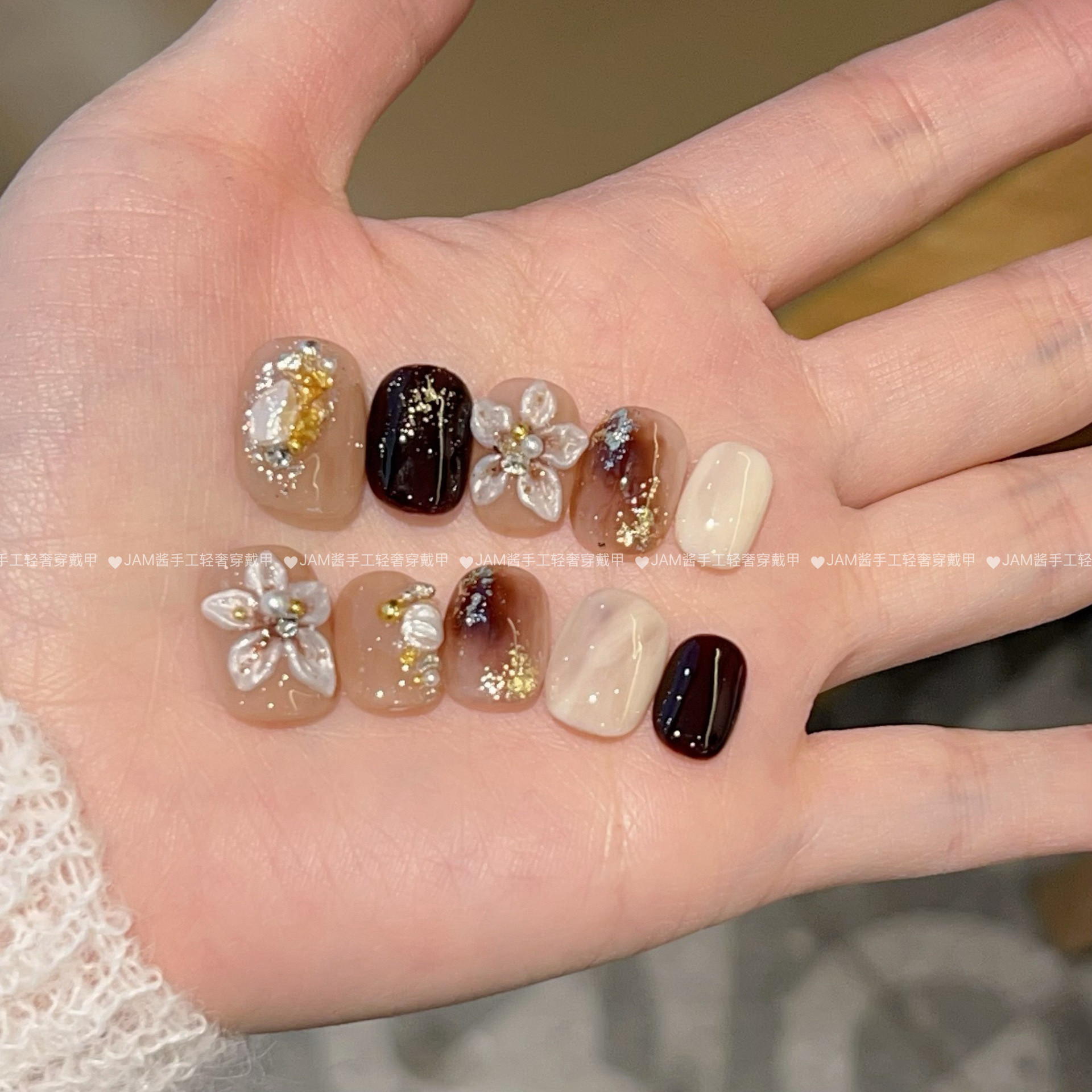 香草拿铁 新款纯手工穿戴甲短款捏捏雕花晕染穿戴美甲高级感显白,彩妆/香水/美妆工具,穿戴甲/甲片,淘宝优惠券,粉丝福利购,淘宝优惠卷
