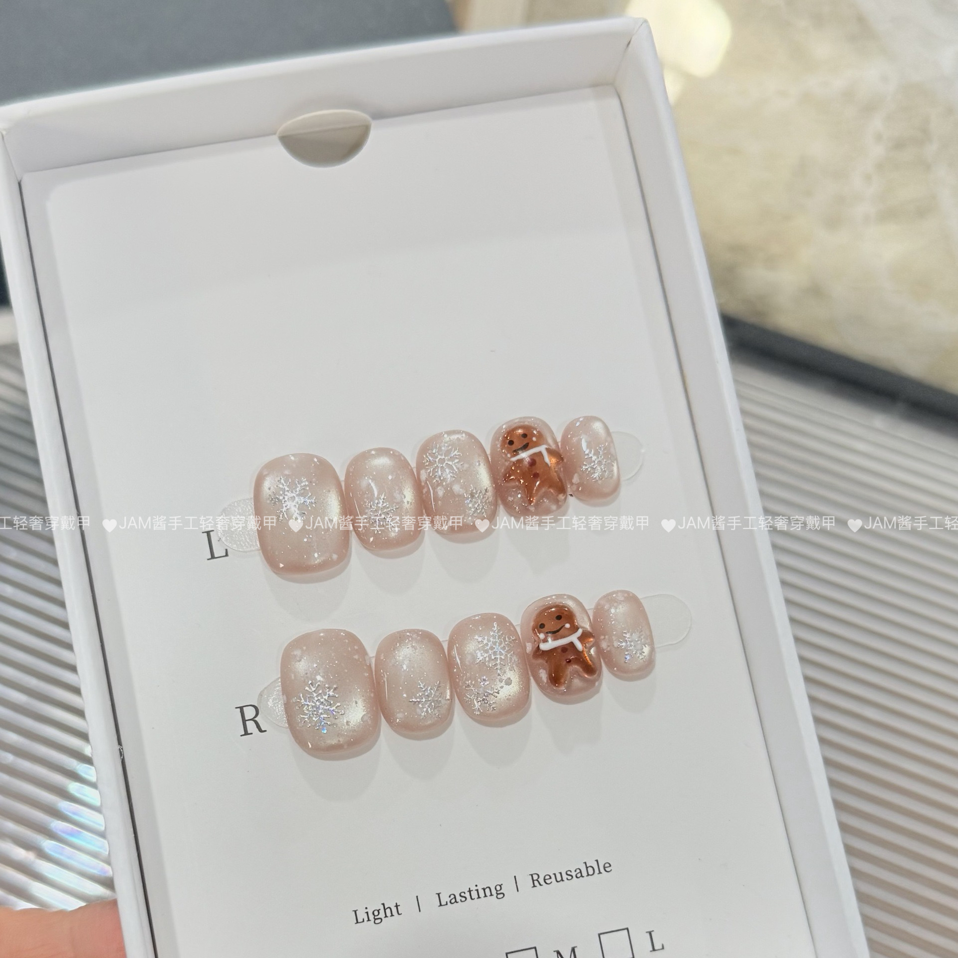 姜饼人 新款纯手工穿戴甲短款雪花裸粉猫眼穿戴美甲贴高级感显白