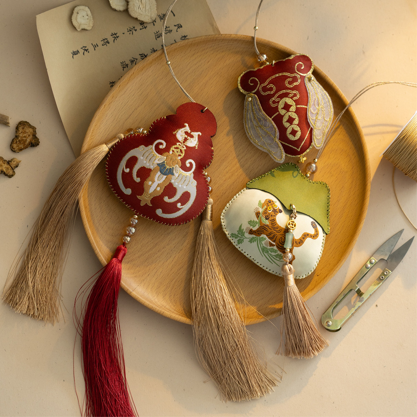 端午节艾草中药香囊刺绣香包挂件成品随身佩戴荷包驱蚊香袋小礼物