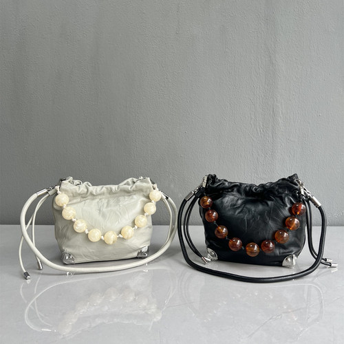 洋气时尚真皮软糯小众抽绳水桶包