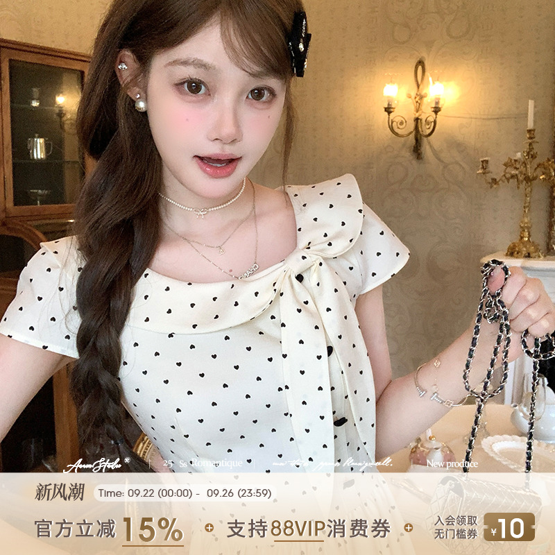 法式波点兔耳朵领连衣裙