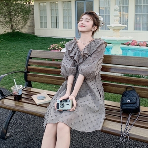 灰色荷叶边拼接连衣裙女2025夏季新款法式设计感小个子减龄a字裙图片