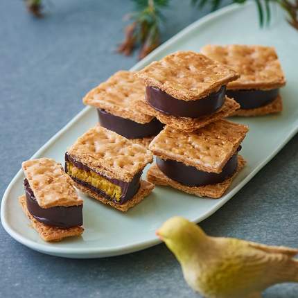 日本 冬季限定 百香果酥派巧克力夹心三明治曲奇 盒装 5枚