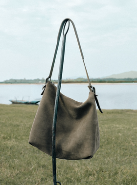 ROYA丨头层牛麂皮HOBO单肩斜挎大容量流浪包进口丝光反绒牛皮