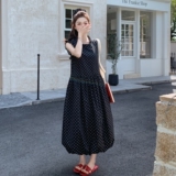 慵懒风气质波点连衣裙女夏季2025新款法式设计感时尚花苞背心裙子，女装连衣裙，2D037