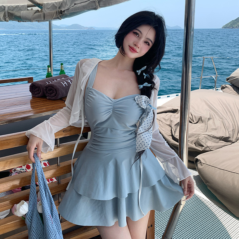 多巴胺蓝色夏泳衣女2025新款连体裙式罩衫长袖防晒度假大码微胖mm
