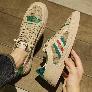 欧洲站小白鞋男百搭真皮透气酷奇脏脏鞋男士刺绣小蜜蜂休闲板鞋