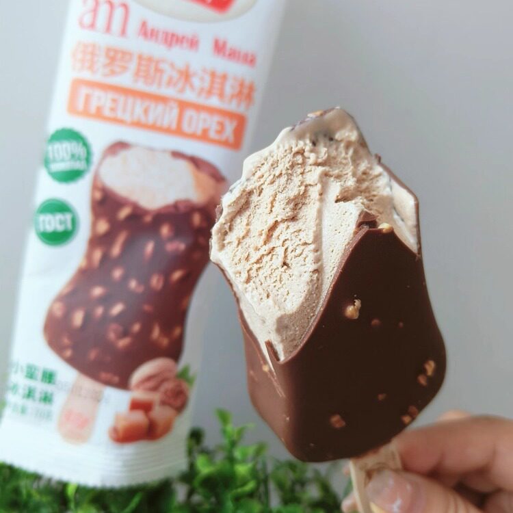 新品 俄罗斯海象小蛮腰冰淇淋70g榛仁核桃牛奶巧克力脆皮雪糕冷饮