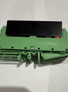 绿色PLC模块，带黑色显示屏，接口完整，。适用于工业.询价