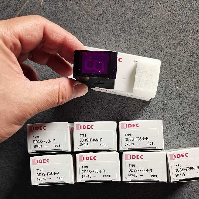 DD3S-F36N-R  IDEC和泉组合式数字显示器.询价