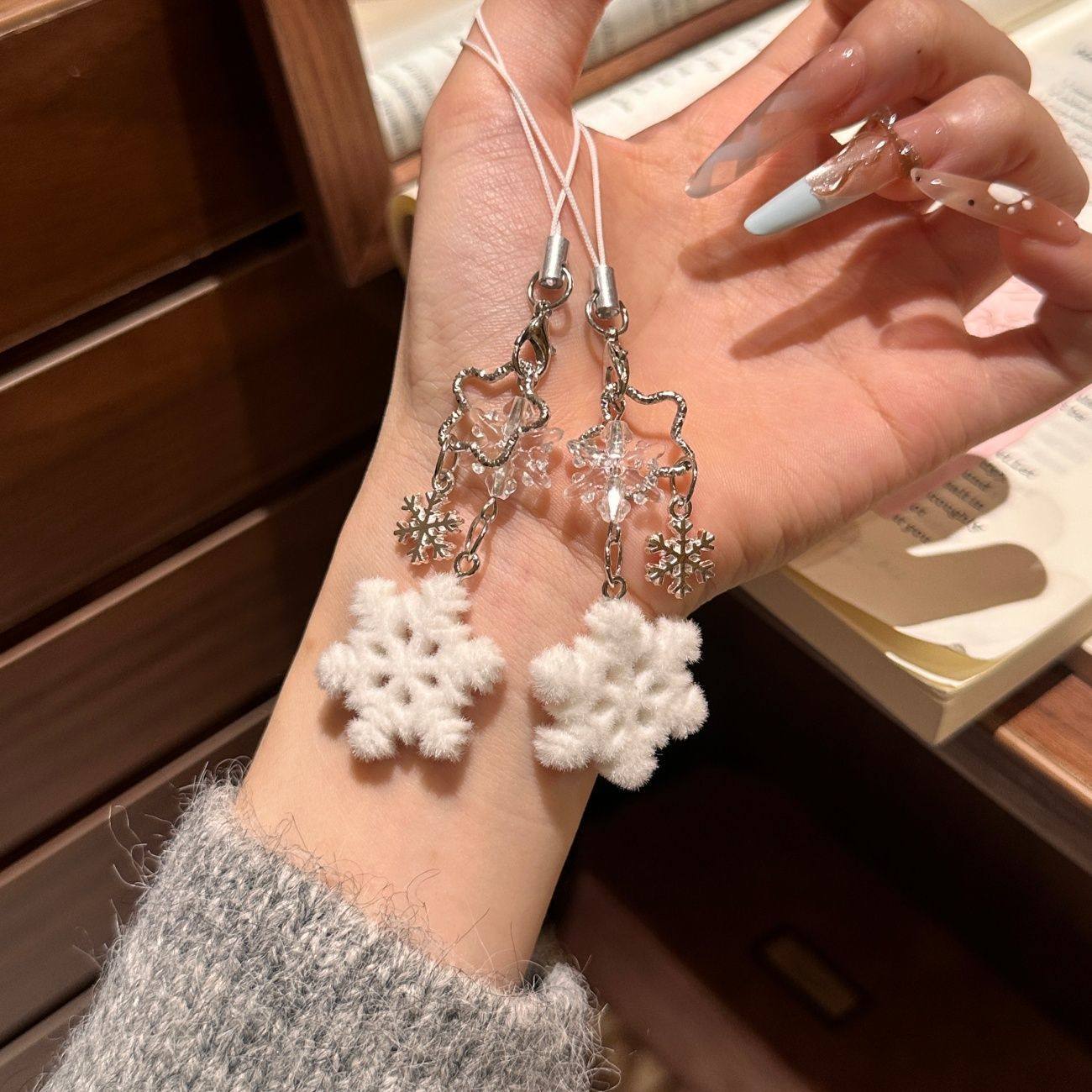 甜美圣诞雪花挂件冬日植绒雪花包包钥匙扣手机链圣诞节闺蜜礼物