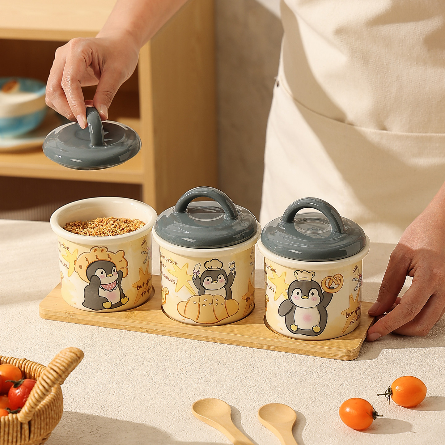 萌趣陶瓷调味罐家用厨房味精调料罐收纳盒釉下彩佐料罐盐罐子带勺,厨房/烹饪用具,调味瓶罐/调料研磨器,淘宝优惠券,粉丝福利购,淘宝优惠卷