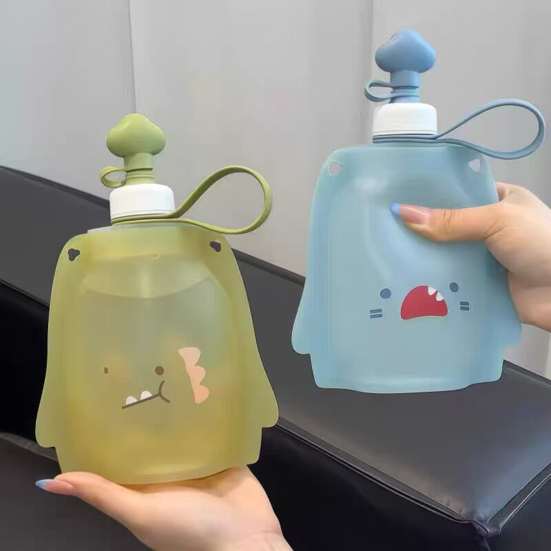 便携硅胶儿童水壶食品级软可折叠