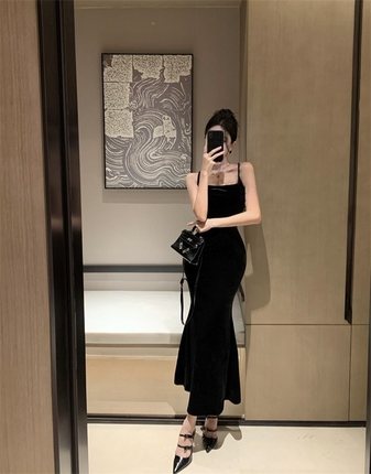 法式金丝绒吊带鱼尾连衣裙女春季黑色气质修身长裙