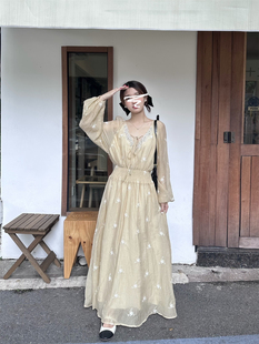 一见钟情 法式慵懒连衣裙女秋季新款抽褶收腰显瘦气质仙女长裙