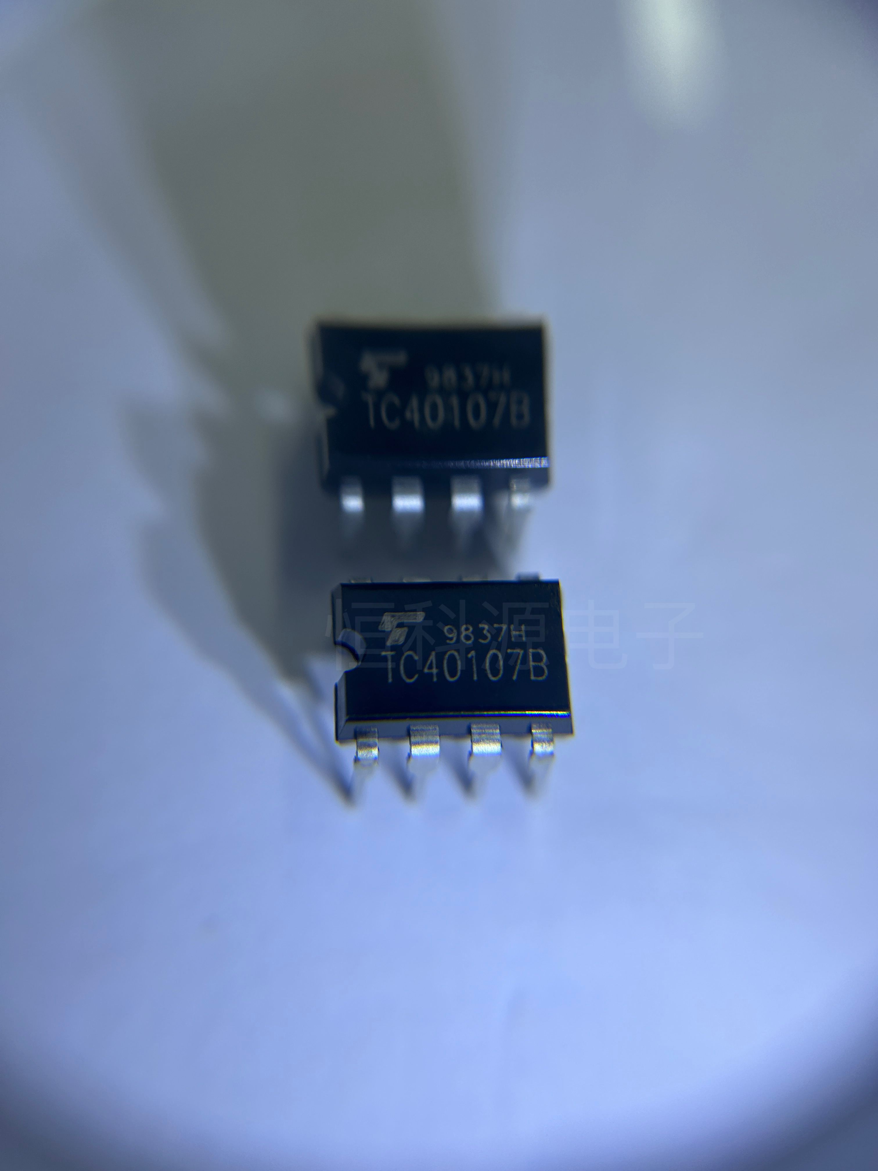 MAX823LEUK-T原装TC40107B    DIP