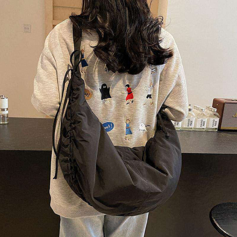 日本GP Traio小众设计大容量斜挎包通勤女包休闲饺子包学生大包包
