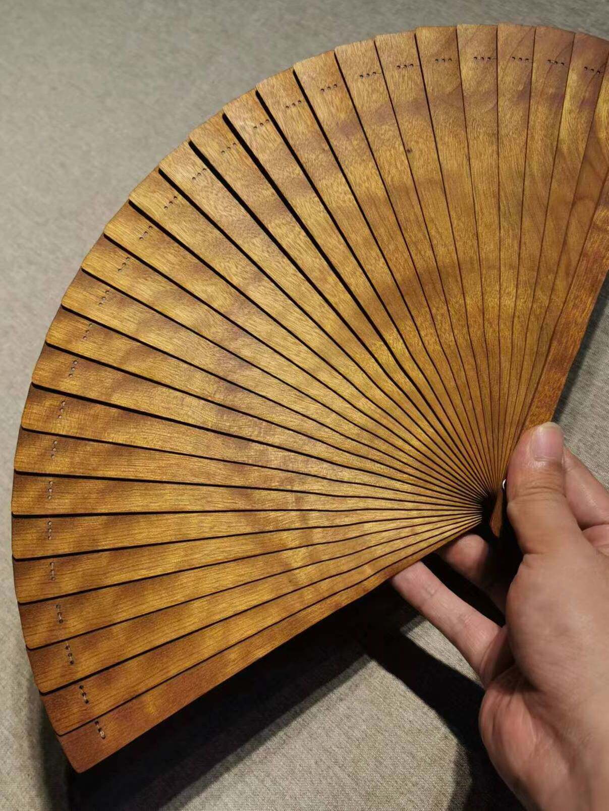 황금 난무 작은 잎 ZHENNAN 약용 향기 오래된 재료 SU 팬 중국 스타일 수제 물 파문 한 가지 그림 공예품