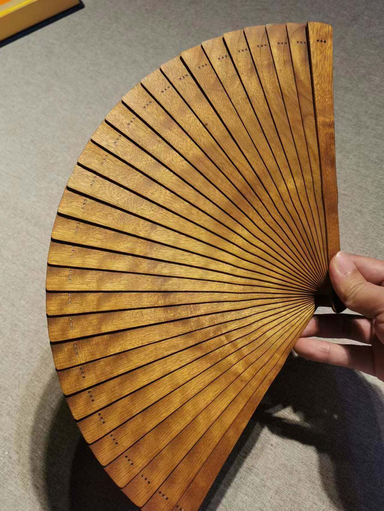 황금 난무 작은 잎 ZHENNAN 약용 향기 오래된 재료 SU 팬 중국 스타일 수제 물 파문 한 가지 그림 공예품